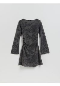 Reserved - Wzorzysta sukienka mini - ciemnoszary. Kolor: szary. Materiał: dzianina. Długość: mini #1