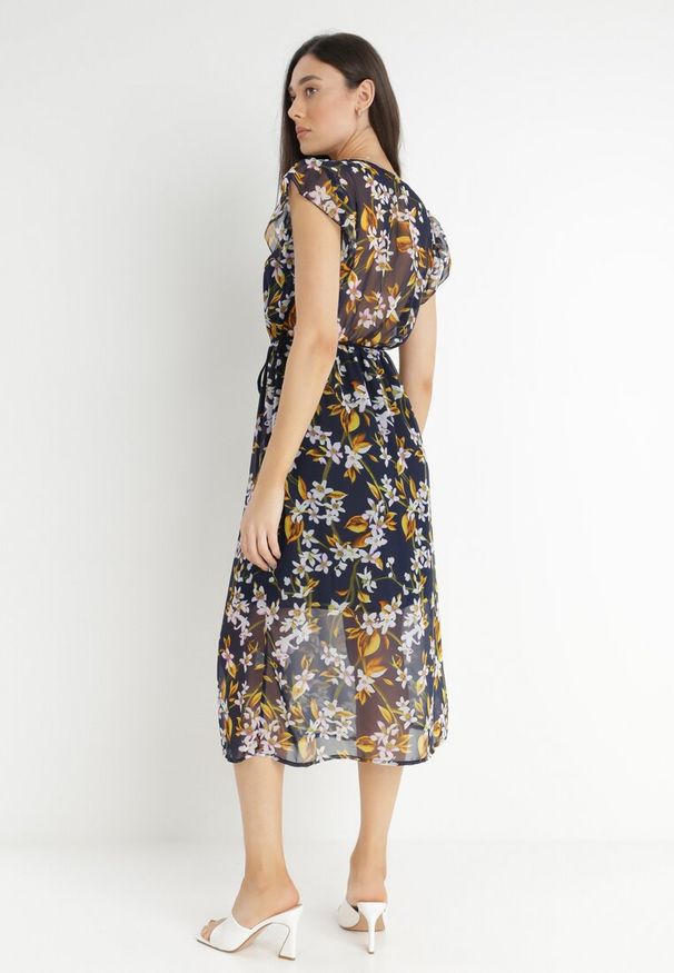 Born2be - Granatowa Sukienka Gobney. Kolor: niebieski. Materiał: wiskoza, tkanina, materiał. Długość rękawa: krótki rękaw. Wzór: kwiaty. Długość: midi