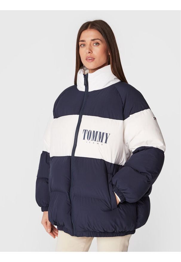 Tommy Jeans Kurtka puchowa Fashion DW0DW14306 Granatowy Oversize. Kolor: niebieski. Materiał: syntetyk