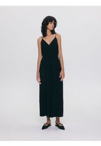 Reserved - Kombinezon z lyocellem - czarny. Kolor: czarny. Materiał: tkanina, wiskoza #1