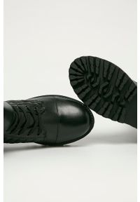 Steve Madden - Botki Londa. Nosek buta: okrągły. Kolor: czarny. Obcas: na platformie #3