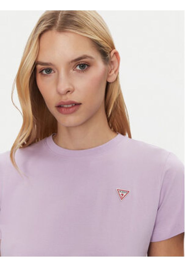Guess Jeans T-Shirt W4YI10 J1314 Fioletowy Regular Fit. Kolor: fioletowy. Materiał: bawełna