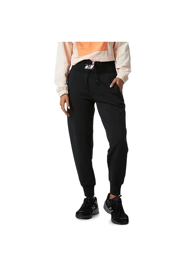 Spodnie New Balance WP21503BK - czarne. Kolor: czarny. Materiał: dresówka, materiał