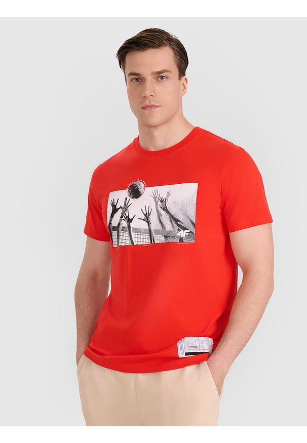 4f - 4F T-shirt regular z nadrukiem siatkarskim męski - czerwony L. Okazja: na co dzień, do domu. Kolor: czerwony. Materiał: bawełna, jersey, materiał. Wzór: nadruk. Styl: sportowy, klasyczny, casual