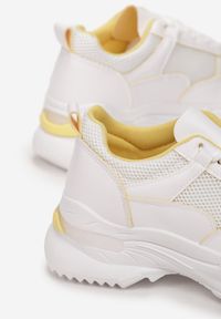 Born2be - Białe Sneakersy Ianra. Wysokość cholewki: przed kostkę. Nosek buta: okrągły. Zapięcie: sznurówki. Kolor: biały. Materiał: materiał, dresówka, jeans. Szerokość cholewki: normalna. Wzór: aplikacja, kolorowy #2
