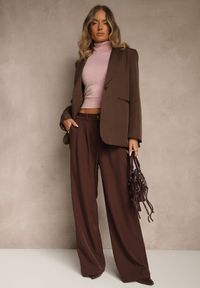 Renee - Brązowa Jednorzędowa Marynarka z Usztywnionymi Ramionami Avodvira. Okazja: na co dzień. Kolor: brązowy. Materiał: jeans. Styl: casual #4