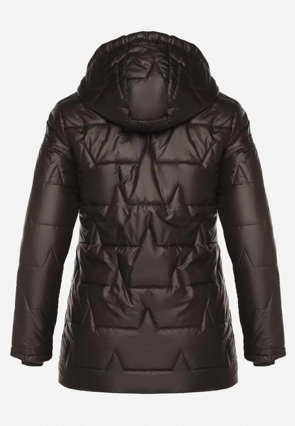 Born2be - Czarna Pikowana Kurtka o Prostym Kroju z Kapturem Nileria. Okazja: na spotkanie biznesowe, do pracy, na co dzień. Typ kołnierza: kaptur. Kolekcja: plus size. Kolor: czarny. Materiał: jeans, poliester, dzianina. Styl: biznesowy, casual