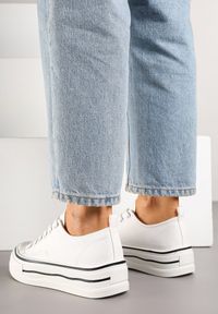 Born2be - Białe Klasyczne Trampki na Grubej Podeszwie Natileva. Okazja: na co dzień. Kolor: biały. Materiał: jeans. Szerokość cholewki: normalna. Styl: klasyczny #3