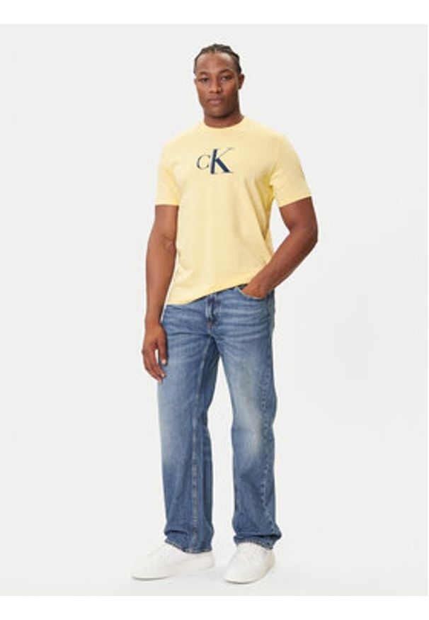 Calvin Klein Jeans T-Shirt Center Monogram LV04RC857G Żółty Regular Fit. Kolor: żółty. Materiał: bawełna