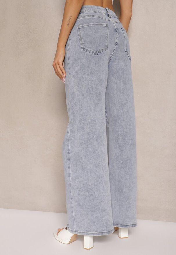 Renee - Jasnoniebieskie Jeansy z Bawełną i Wiskozą High Waist o Szerokim Kroju Galeriela. Okazja: na co dzień. Stan: podwyższony. Kolor: niebieski. Sezon: wiosna. Styl: casual