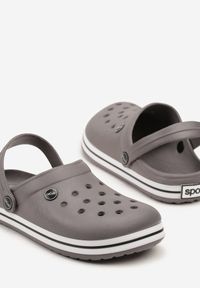Born2be - Szaro-Czarne Klapki z Paskiem Podtrzymującym Piętę Tiaria. Okazja: na co dzień. Kolor: szary. Sezon: lato. Styl: casual #3