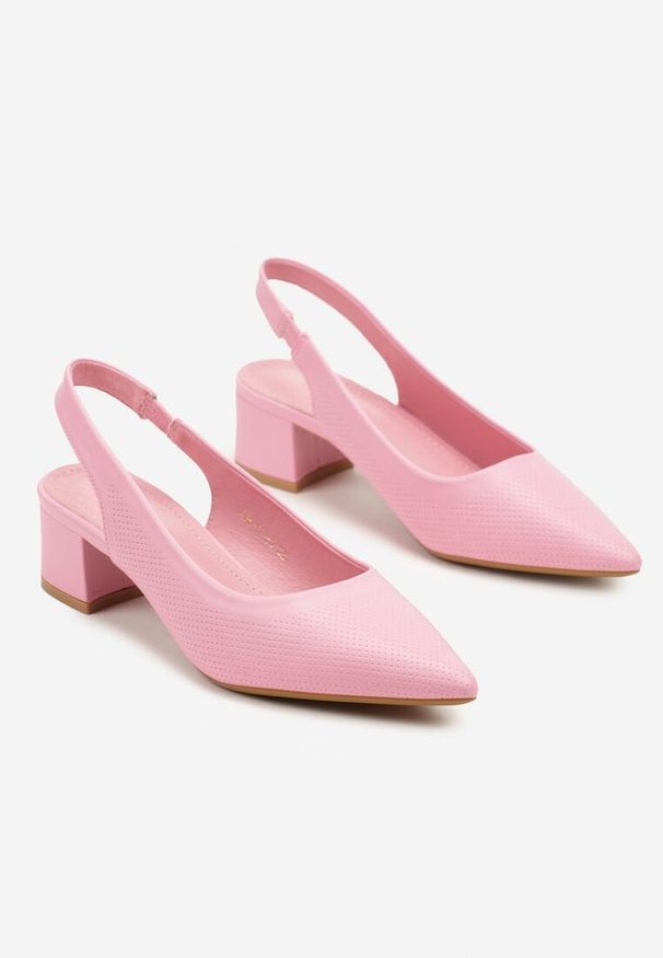 Born2be - Fuksjowe Sandały Slingback Vices na Słupku Zdobione Perforacją Telanisia. Okazja: na co dzień. Nosek buta: szpiczasty. Kolor: różowy. Materiał: jeans. Wzór: aplikacja. Obcas: na słupku. Styl: elegancki, casual