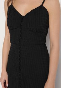 Born2be - Czarna Sukienka Rozkloszowana na Ramiączkach z Guzikami z Wiskozą Efrinelle. Okazja: na co dzień. Typ kołnierza: dekolt w kształcie V. Kolor: czarny. Materiał: wiskoza. Długość rękawa: na ramiączkach. Typ sukienki: rozkloszowane. Styl: casual, elegancki #7