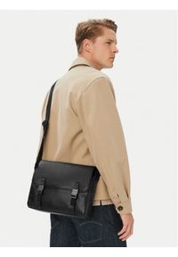 Calvin Klein Saszetka Emblem Hw Flap Messenger LV04D3508G Czarny. Kolor: czarny. Materiał: skóra #1