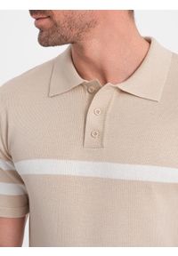 Ombre Clothing - Męska koszulka polo z miękkiej dzianiny z kontrastowymi pasami - beżowa V4 - Rozmiar: L. Okazja: na co dzień. Typ kołnierza: polo. Kolor: beżowy. Materiał: dzianina. Długość: krótkie. Wzór: paski. Styl: casual #2