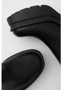 Guess sztyblety Vaneta damskie kolor czarny na słupku. Kolor: czarny. Materiał: guma. Obcas: na słupku. Wysokość obcasa: średni #3