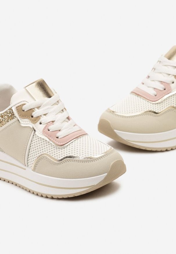 Renee - Beżowe Sneakersy na Niskiej Platformie ze Wstawkami z Brokatu Quinnes. Okazja: na co dzień. Zapięcie: sznurówki. Kolor: beżowy. Obcas: na platformie