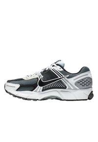 Buty do chodzenia dla dorosłych Nike Zoom Vomero 5 SE SP Dark Grey Black. Kolor: czarny. Model: Nike Zoom. Sport: turystyka piesza