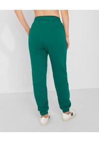 JOANNA MUZYK - Zielone spodnie dresowe Love Me. Stan: podwyższony. Kolor: zielony. Materiał: dresówka. Wzór: aplikacja, napisy #4