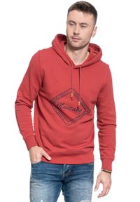 Mustang - BLUZA MUSTANG MĘSKA Printed Hoodie GARNET 1006368 7146. Typ kołnierza: kaptur. Wzór: nadruk