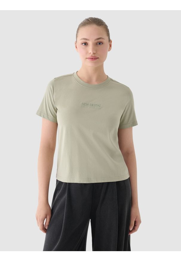 4f - 4F T-shirt regular z nadrukiem damski - oliwkowy/khaki XS. Okazja: na co dzień. Kolor: oliwkowy, brązowy, wielokolorowy. Materiał: dzianina, jersey, bawełna. Wzór: nadruk. Styl: casual, klasyczny, sportowy