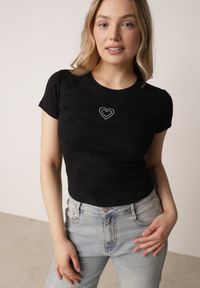 Born2be - Czarny Bawełniany T-shirt z Cyrkoniowym Sercem Arielin. Okazja: na co dzień. Kolor: czarny. Materiał: bawełna. Wzór: aplikacja. Styl: casual, klasyczny, sportowy #1