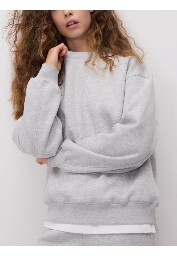 Reserved - Gładka bluza z bawełną - jasnoszary. Kolor: szary. Materiał: bawełna. Wzór: gładki