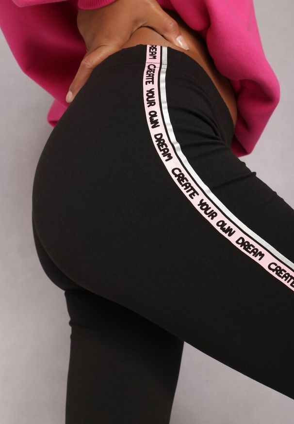 Renee - Czarne Legginsy Corica. Kolor: czarny. Materiał: guma, materiał. Wzór: nadruk, aplikacja. Styl: sportowy
