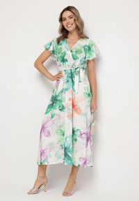Born2be - Ciemnozielona Sukienka w Kwiaty o Kopertowym Kroju z Wiązanym Paskiem Redanae. Okazja: na co dzień. Kolor: zielony. Wzór: kwiaty. Typ sukienki: kopertowe. Styl: casual, elegancki #3
