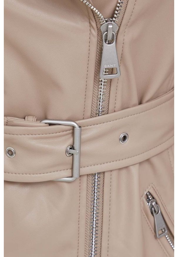 DKNY - Dkny ramoneska damska kolor beżowy przejściowa. Okazja: na co dzień. Kolor: beżowy. Styl: klasyczny, casual
