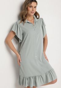 Born2be - Jasnozielona Sukienka Koszulowa z Guzikami i Falbankami Tenalena. Okazja: na co dzień. Typ kołnierza: kołnierz z falbankami. Kolor: zielony. Typ sukienki: koszulowe. Styl: elegancki, casual, sportowy #1