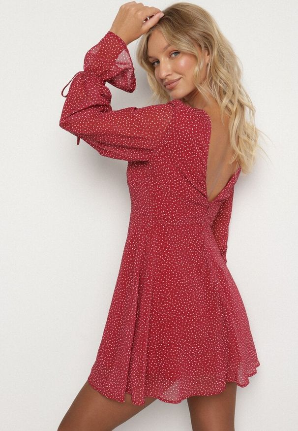 Born2be - Bordowa Rozkloszowana Sukienka Vices z Bufiastymi Rękawami w Kropki Eriane. Okazja: na co dzień. Kolor: czerwony. Wzór: kropki. Typ sukienki: proste. Styl: casual, elegancki, klasyczny