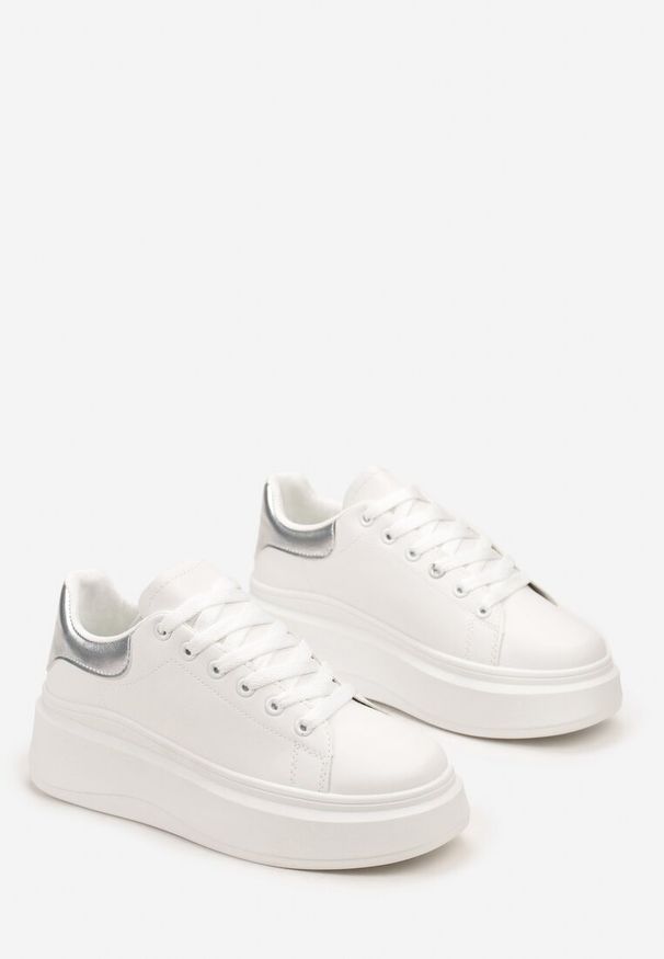 Renee - Biało-Srebrne Sznurowane Sneakersy na Niskiej Platformie z Imitacji Skóry Ajanfa. Kolor: biały. Materiał: skóra. Obcas: na platformie