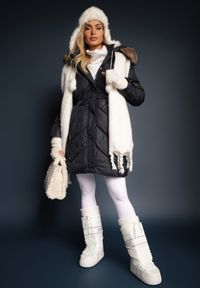 Renee - Granatowa Długa Pikowana Kurtka w Stylu Parki z Troczkiem w Pasie i Sztucznym Futerkiem Abelasa. Okazja: na co dzień. Kolor: niebieski. Materiał: futro. Długość: długie. Sezon: zima. Styl: klasyczny, casual, street #3