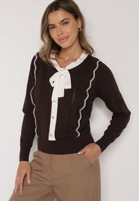 Born2be - Brązowy Sweter z Wiskozą Ozdobiony Kokardą Eleganckimi Guzikami i Kontrastowymi Detalami Miariel. Okazja: na co dzień. Typ kołnierza: kokarda. Kolor: brązowy. Materiał: wiskoza. Długość rękawa: długi rękaw. Długość: długie. Wzór: aplikacja. Styl: elegancki #2