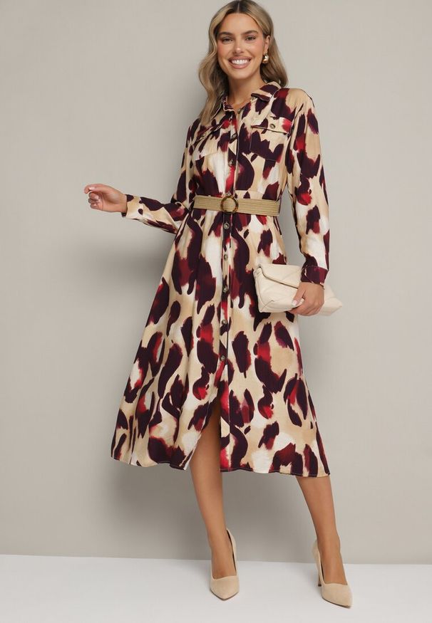 Born2be - Czerwono-Beżowa Koszulowa Sukienka Rozkloszowana w Abstrakcyjny Wzór z Plecionym Paskiem Miririda. Okazja: na co dzień. Typ kołnierza: dekolt w kształcie V. Kolor: czerwony. Materiał: wiskoza, materiał, jeans. Wzór: aplikacja. Typ sukienki: koszulowe. Styl: elegancki, casual