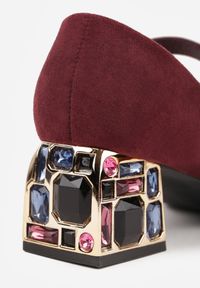 Born2be - Bordowe Czółenka Vices na Biżuteryjnym Słupku z Paskiem z Klamerką i Skórzaną Wkładką Etalla. Okazja: na spotkanie biznesowe, do pracy. Zapięcie: pasek. Kolor: czerwony. Materiał: skóra. Wzór: aplikacja. Obcas: na słupku. Styl: biznesowy. Wysokość obcasa: średni #8