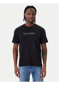 Calvin Klein T-Shirt LV04LF813G Czarny Regular Fit. Kolor: czarny. Materiał: bawełna #1