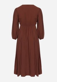 Born2be - Brązowa Sukienka z Wiskozą o Kopertowym Kroju z Wiązaniem w Talii Fezara. Kolekcja: plus size. Kolor: brązowy. Materiał: wiskoza. Typ sukienki: kopertowe. Styl: elegancki, klasyczny #5