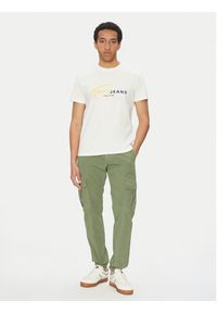Tommy Jeans T-Shirt Signature Dna DM0DM20817 Biały Regular Fit. Kolor: biały. Materiał: bawełna #5