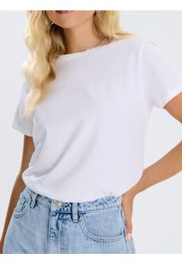 Sinsay - Bawełniana koszulka basic - biały. Kolor: biały. Materiał: bawełna