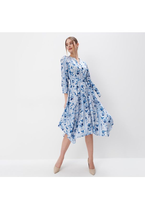 Mohito - Koszulowa sukienka mini - Niebieski. Kolor: niebieski. Typ sukienki: koszulowe. Długość: mini