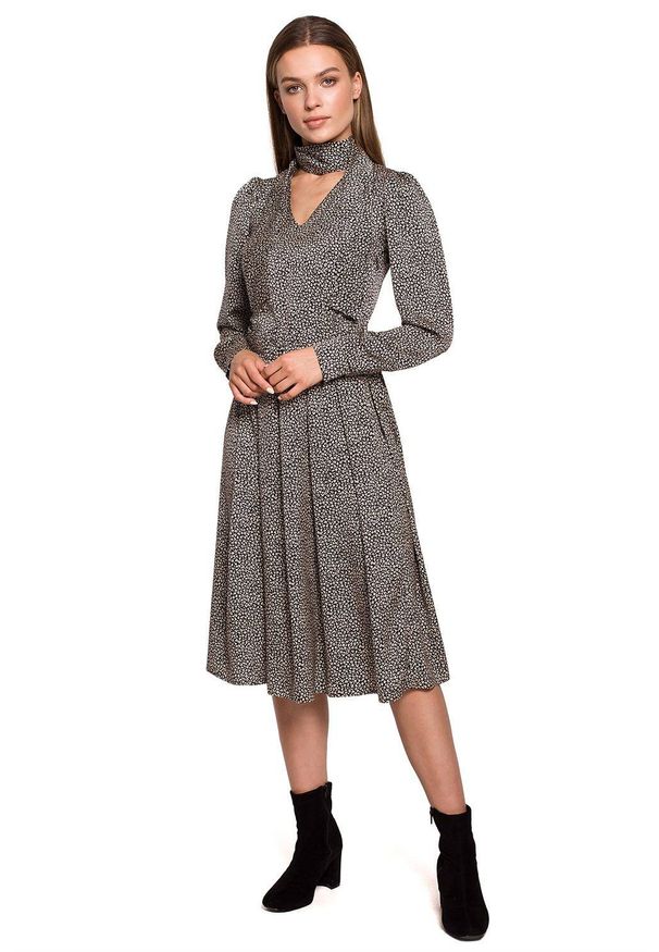 Style - Elegancka sukienka z kontrafałdami. Okazja: na spotkanie biznesowe. Materiał: tkanina. Typ sukienki: rozkloszowane. Styl: elegancki