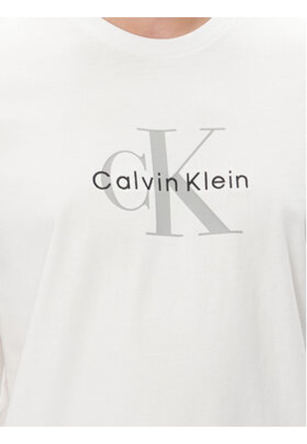 Calvin Klein Jeans T-Shirt Hero Monologo LV04RB862G Biały Regular Fit. Kolor: biały. Materiał: bawełna