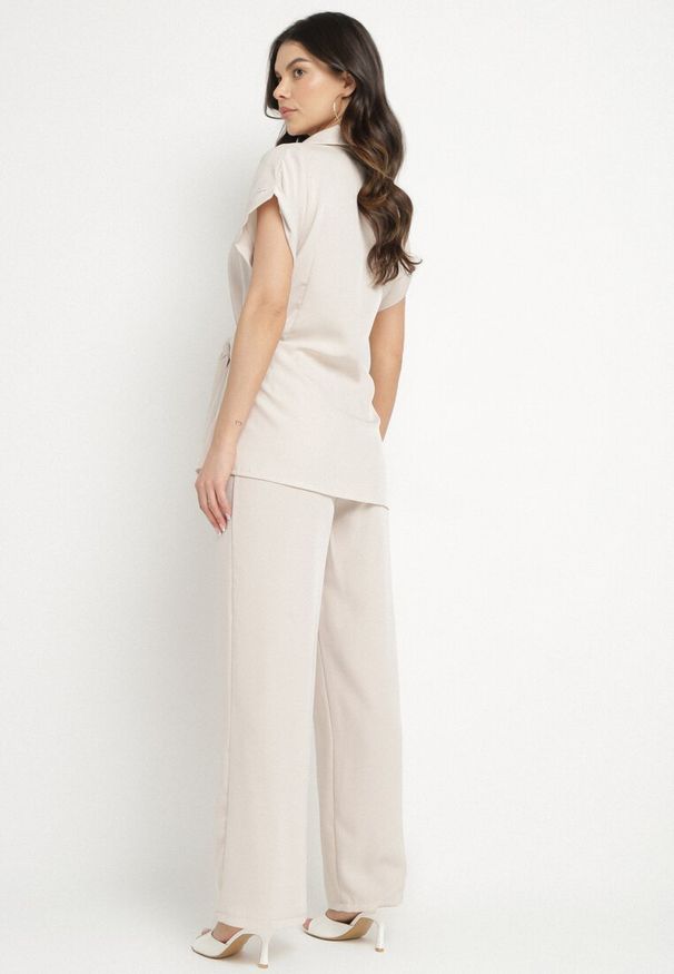 Born2be - Beżowy Komplet Koszula z Asymetrycznym Wiązaniem i Szerokie Spodnie Filivara. Kolor: beżowy