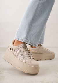 Renee - Beżowe Perforowane Sneakersy ze Skóry Naturalnej na Platformie i Koturnie Risyla. Kolor: beżowy. Materiał: skóra. Obcas: na koturnie #1