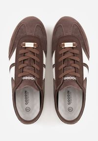 Born2be - Brązowe Zamszowe Sneakersy w Stylu Kultowych Tenisówek Sorisana. Okazja: na co dzień, do pracy. Kolor: brązowy. Materiał: zamsz #8