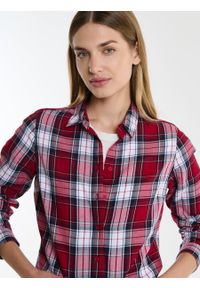 Big-Star - Koszula damska klasyczna w kratę czerwona Sotimi 603. Kolor: czerwony. Materiał: skóra, jeans, materiał, dzianina. Wzór: kratka. Styl: klasyczny