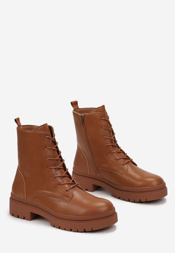 Renee - Brązowe Botki Workery na Grubej Podeszwie Seomilla. Kolor: brązowy. Styl: elegancki
