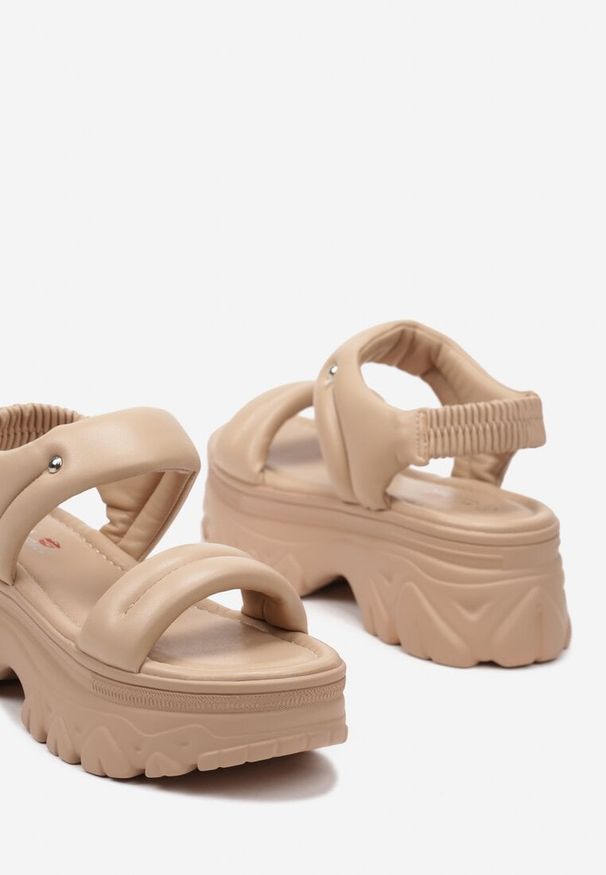 Renee - Ciemnobeżowe Sandały z Imitacji Skóry na Płaskiej Grubej Podeszwie Farena. Okazja: na co dzień. Nosek buta: otwarty. Kolor: beżowy. Materiał: skóra. Sezon: lato. Styl: casual, elegancki